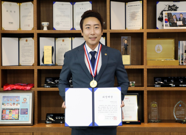 세종특별자치시의회 임채성 의장, 제22회 지역신문의 날 ‘광역의원 부문 의정대상’ 수상