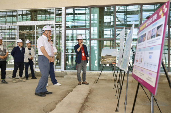 최원철 시장, 직접 추진 상황을 점검하며 현장 중심 행정 진행 모습