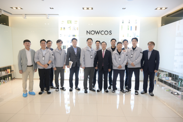 최민호 시장, 나우코스 방문 기념사진