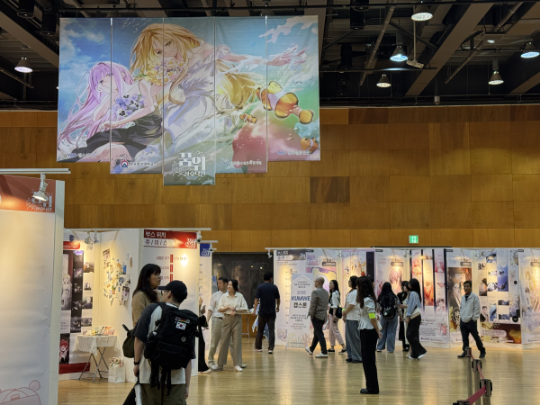 웹툰웹소설융복합계열의 졸업전시회 ‘꿈위 2026: 산호낙원’ 개최 모습