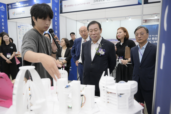 10일 정부세종컨벤션센터에서 '2025 핵테온 세종' 개막식 모습