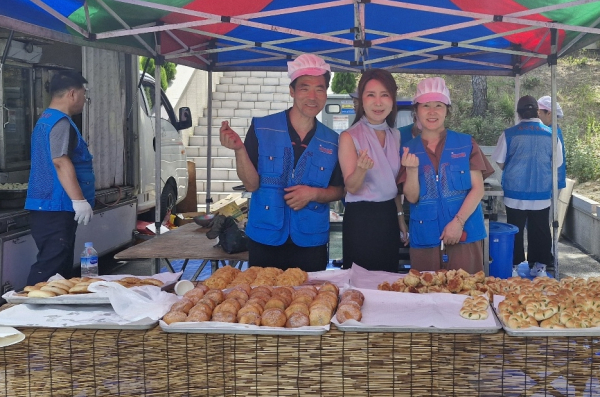 좌로부터 박두현 대표, 이유진 예스케어 요양원 주간보호센터 대표, 황우심 사무국장