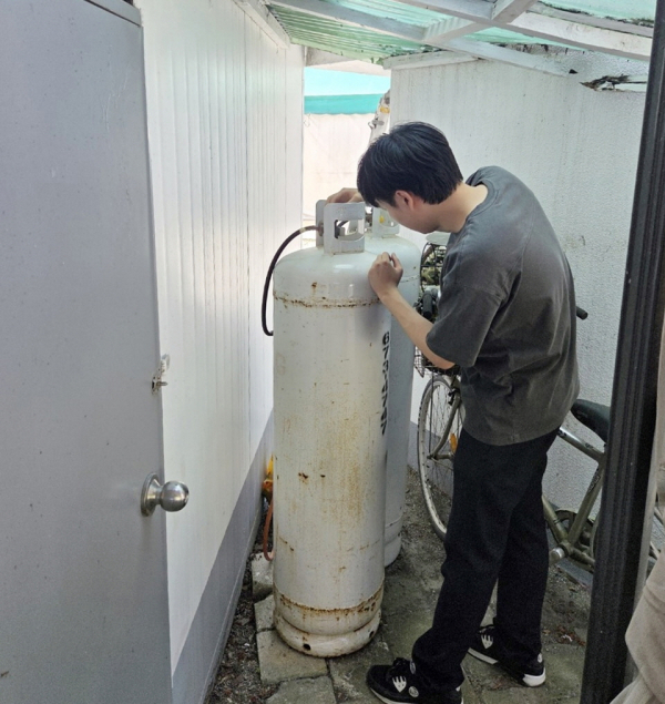 지난 11일 안면읍에서 진행된 농어촌민박 점검 모습.