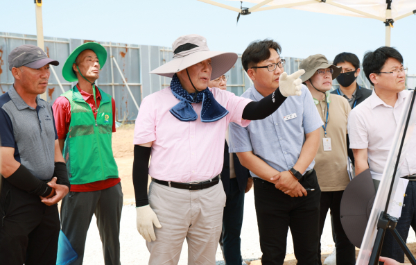중부권 파크골프장을 현장방문한 가세로 군수