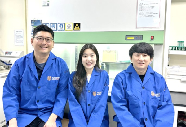 연구팀. 왼쪽부터 박수민 교수, 이유진 박사과정생, 김태용 교수