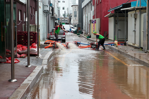 전통시장 피해복구 현장 모습