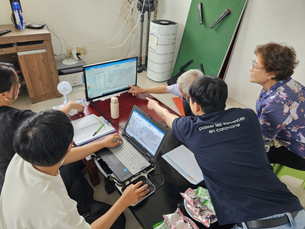 지난해 성북지구에서 진행한 지적 재조사 경계 협의 모습