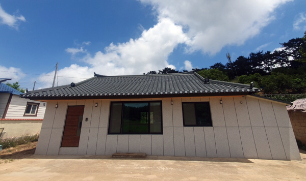 리모델링을 완료한 이원면 포지리의 주택 모습.