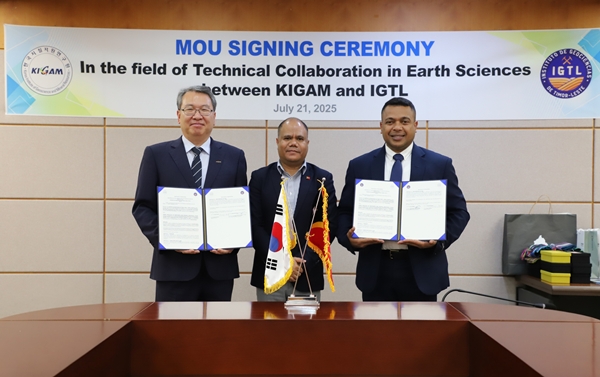 (왼쪽부터) 지질연 권이균 원장, 베네비데스 주한 동티모르 대사, 산토스 IGTL 소장