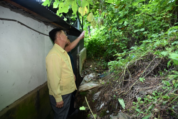 22일, 산사태취약지역을 점검하고 있는 김제선 중구청장