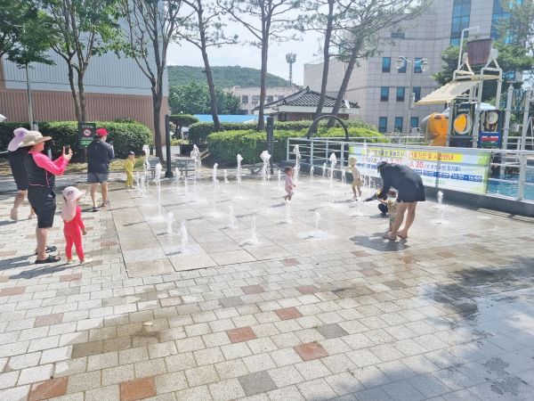어린이 무료 물놀이시설 운영 모습