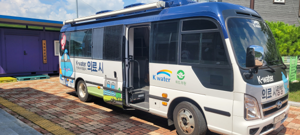 23일 경남 합천군 가회면 소재 체육관에 배치된 의료버스의 모습