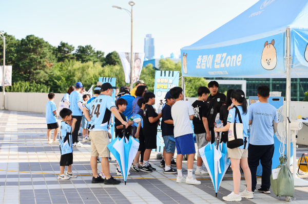 W게이트 호람이 팬존에서는 팬들을 위한 이벤트 진행