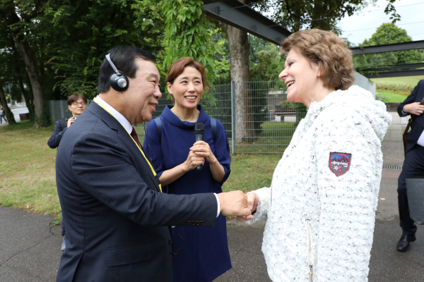 킬레스베르크 공원 시찰 모습