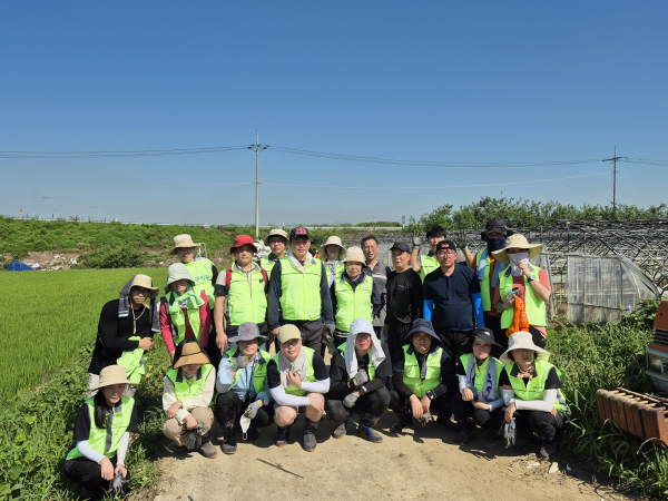 예산군 호우피해복구지원 봉사활동 진행 단체사진