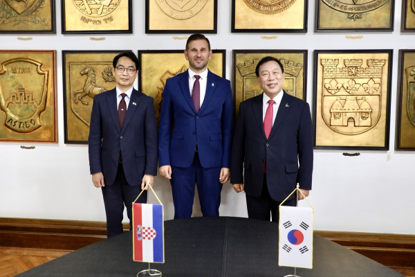 (왼쪽부터) 이승범 주크로아티아 대한민국대사, 토미슬라브슈타 스플리트 시장, 최민호 시장