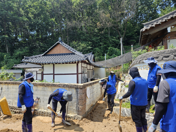 수해복구 지원 봉사활동 모습