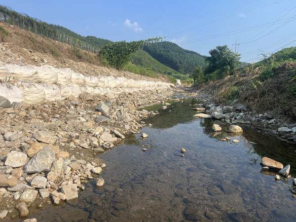 이번 집중호우로 피해를 입은 청양군 운곡면 양지천의 모습