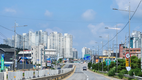 가로등 설치 공사가 진행되고 있는 예천사거리 방면