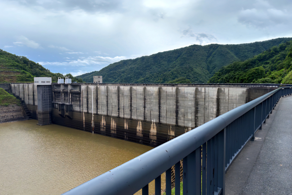 일본 야마가타현 나가이시에 위치한 나가이댐 전경.