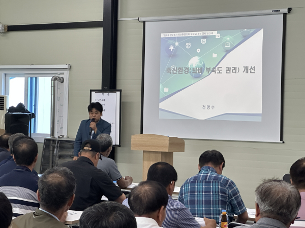 관내 한우농가를 대상으로 축산환경 개선 및 사양관리 전문교육 진행 모습