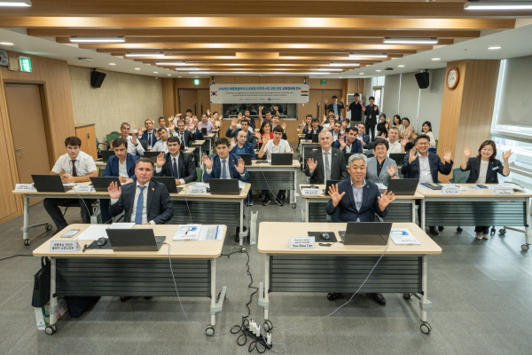 타지키스탄 교원 초청 환영식 단체사진