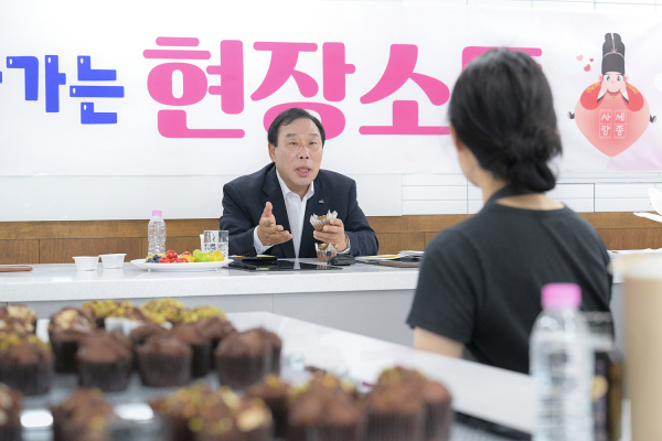 네 번째 ‘찾아가는 현장소통’ 진행 중인 최민호 시장