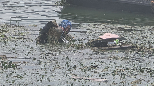 지난 18일 풍전저수지에서 진행된 부유 쓰레기 제거 활동