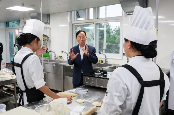 제60회 전국기능경기대회 참가선수 및 지도교사 격려 모습