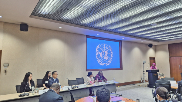 27일 UN ESCAP 저탄소도시 국제포럼에서 발표를 마친 참가자가 청중과 질의응답을 나누고 있다