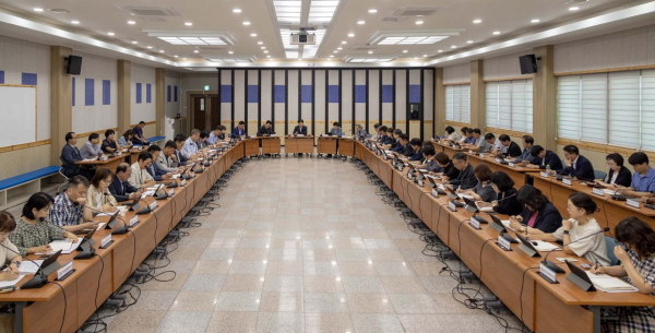 최충규 대덕구청장이 3일 확대간부회의를 주재하고 있다.