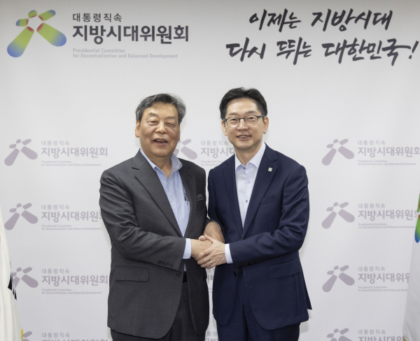 지난 3일 세종시 지방시대위원회에서 김경수 위원장을 만난 가세로 태안군수