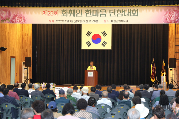 ‘제23회 화훼인 한마음 단합대회’에서 인사말하는 가세로 군수