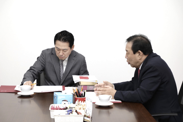 해수부이전 반대 의견 면담 모습/왼쪽부터 장동혁 국민의힘 당대표, 최민호 세종시장