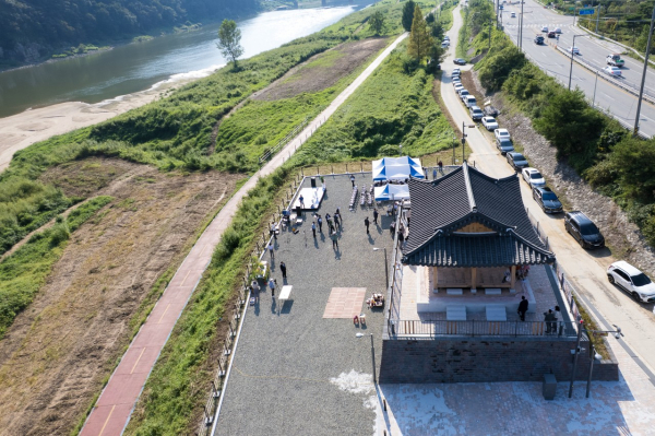 금벽정에서 성공적인 복원을 기념하며 준공식 개최