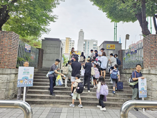 대전 서구 어린이 교통안전 합동 캠페인 장면