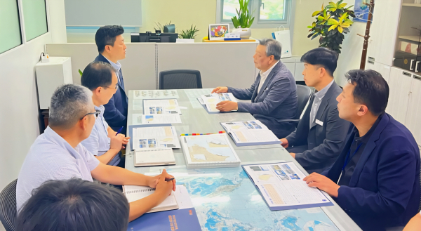 지난 7월 30일 해양수산부를 방문해 격렬비열도 국가관리 연안항 개발 사업의 정부예산 반영을 건의한 가세로 군수.