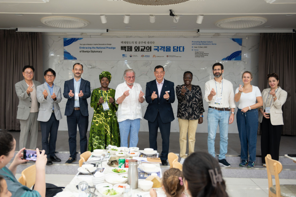 세계유산 홍보 프로그램의 일환으로 ‘백제 외교의 국격을 담다’ 프로그램 개최 기념사진