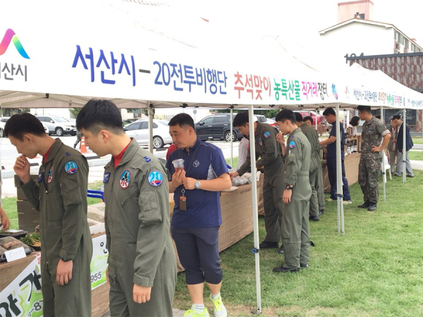 지난 2019년 공군 제20전투비행단 내에서 진행된 추석맞이 농특산물 판매전