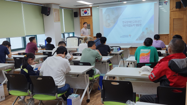 한국장애인고용공단 대전직업능력개발원과 대전시설관리공단 무지개복지공장 탐방 행사 모습