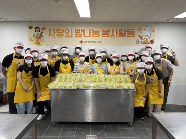 ‘사랑의 빵나눔 봉사활동’ 진행 단체사진