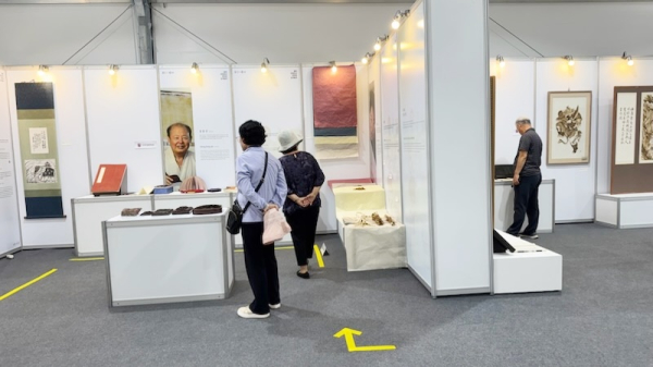 무형유산체험관을 찾은 관람객들