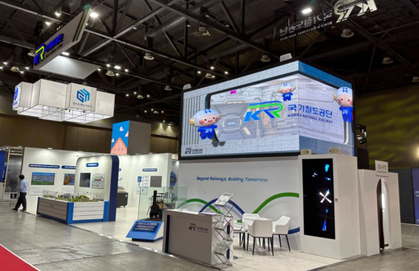 24일, ‘2025 K-GEO Festa’ 국가철도공단 전시 부스 전경