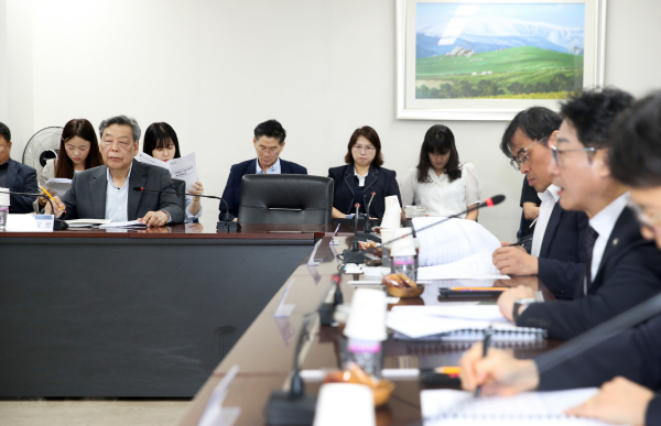 지난 24일 서울시 종로구 석탄회관에서 열린 ‘석탄발전 전환 협의체’ 제4차 회의 모습