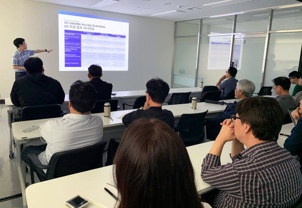 KAIST 최지환 교수, 5G/6G 전환기 저궤도 위성통신 핵심기술 강연 모습