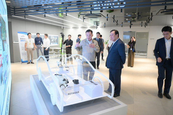 최민호 시장, 조치원일반산업단지 ㈜코아비스 방문 모습