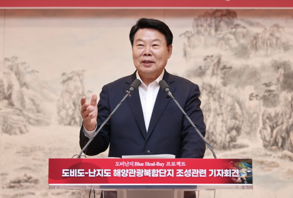 도비도-난지도 해양관광복합단지 조성 기자회견을 하고 있는 오성환 당진시장.