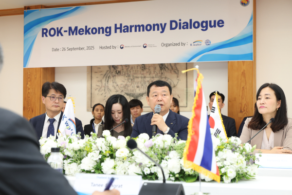 26일 서울 삼청각에서 열린 메콩 5개국 주한대사 간담회에서 윤석대 한국수자원공사 사장(사진 가운데)이 인사말을 하고 있다.