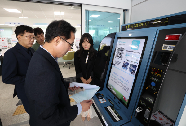 박희조 동구청장, 국가전산망 화재 관련 긴급 현장 점검 모습