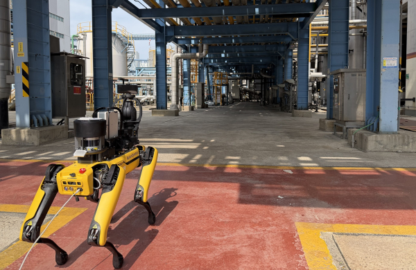 사족보행 로봇 시연장면